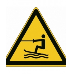 Znak bezpieczeństwa ISO – Ostrzeżenie przed strefą holowania narciarzy wodnych, W/W045/NT/PE-TRI200-1