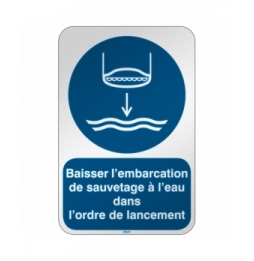Znak bezpieczeństwa ISO – Opuścić na wodę łódź ratunkową zgodnie z procedurą …, M/M039/FR675/RFL-390X590-1